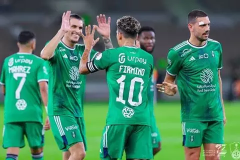 الموعد والقناة الناقلة لمباراة الأهلي والقادسية في كأس السوبر السعودي